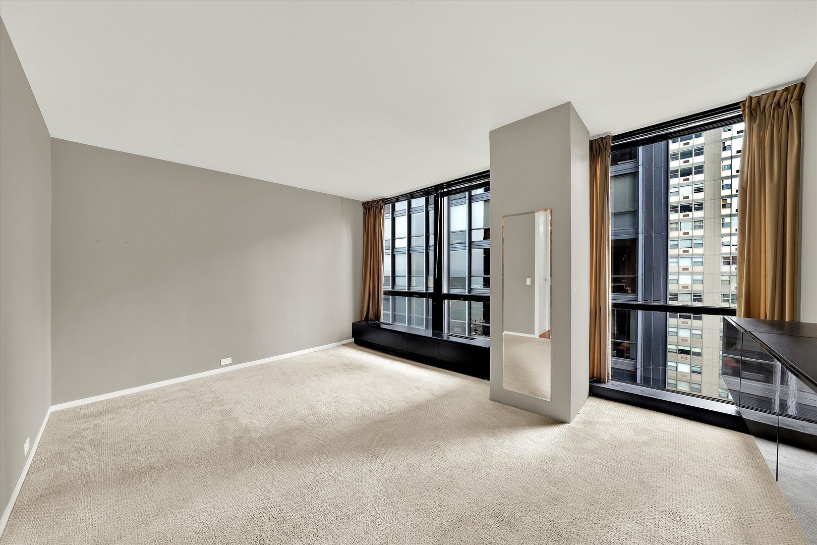 910 N Lake Shore Drive Unit: 1016