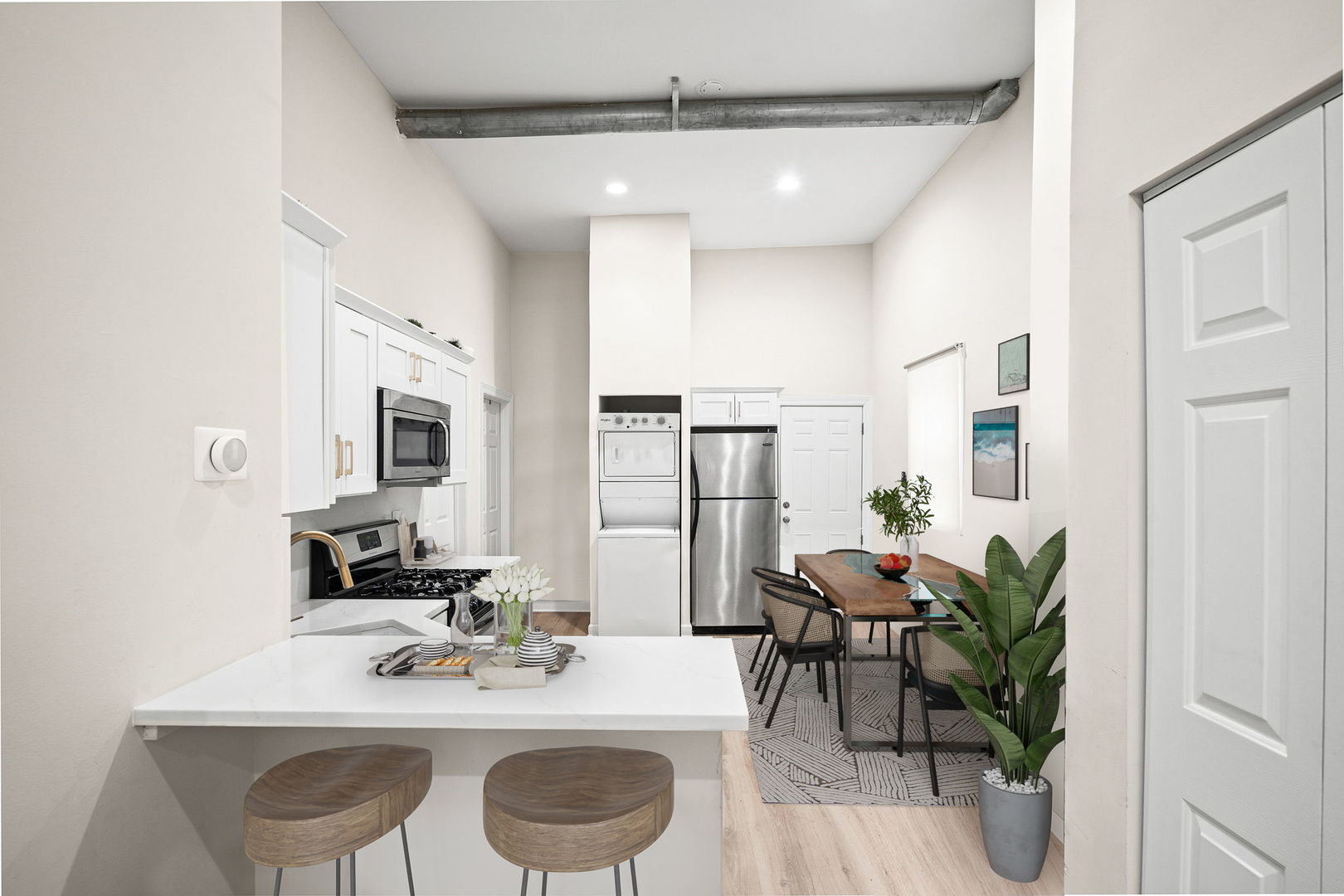 3058 N Hoyne Avenue Unit: 1F