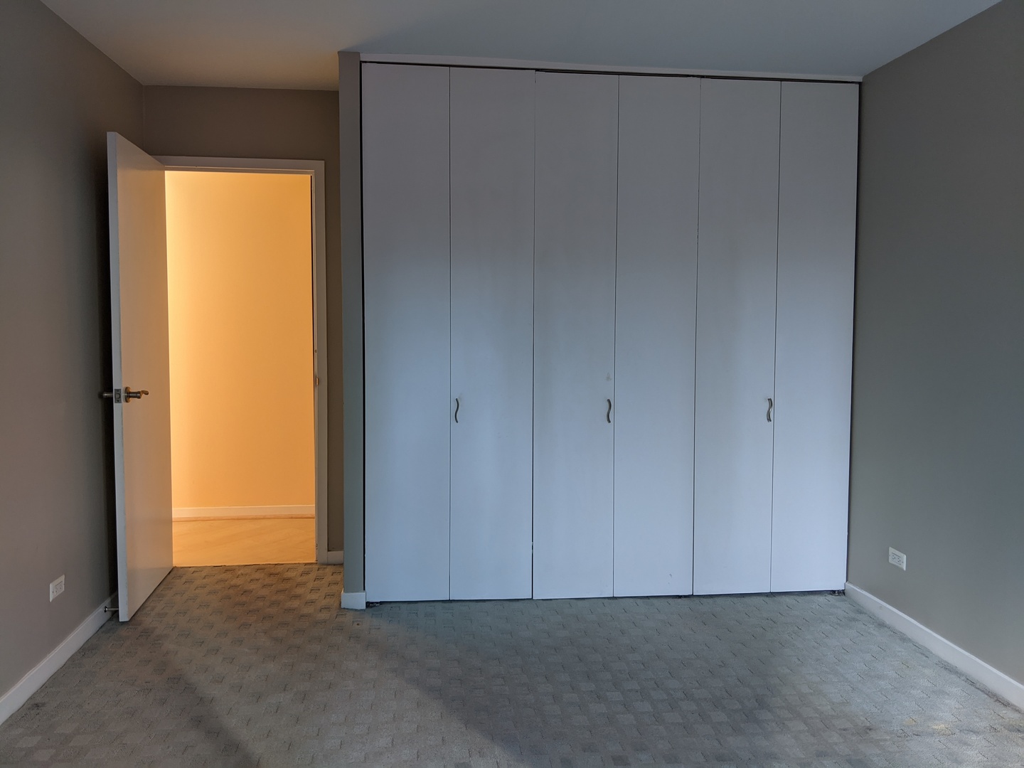 211 E Ohio Street Unit: 1213