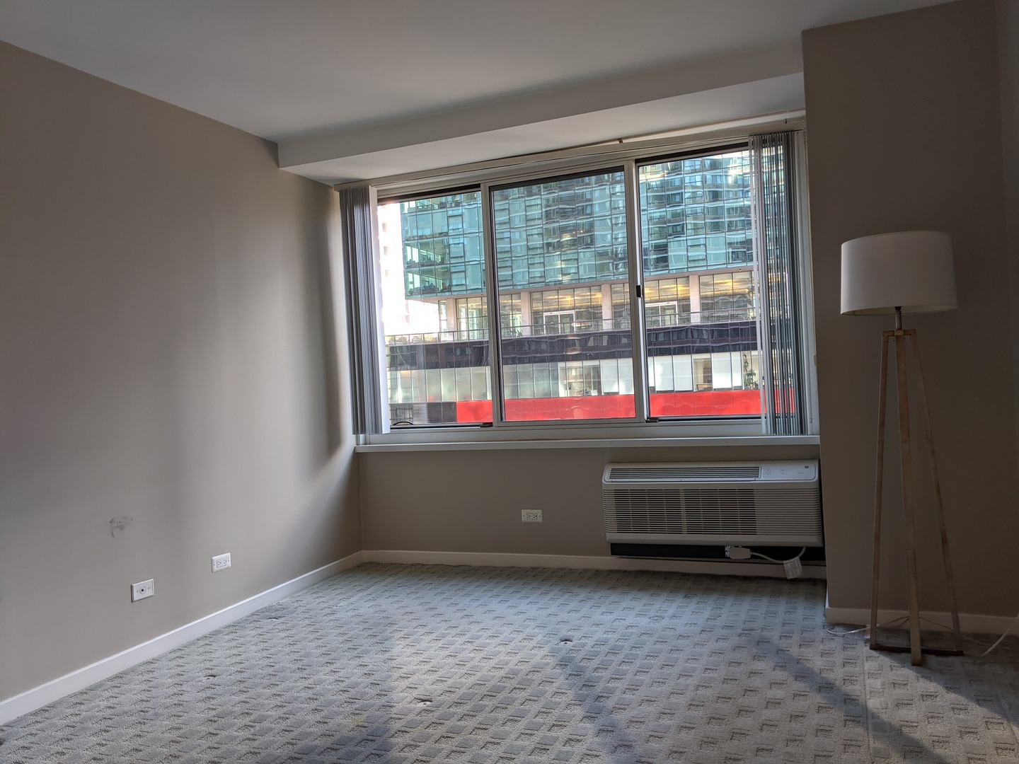 211 E Ohio Street Unit: 1213