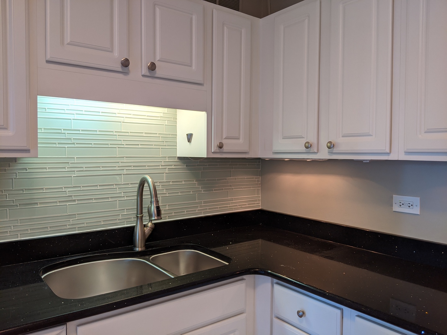 211 E Ohio Street Unit: 1213