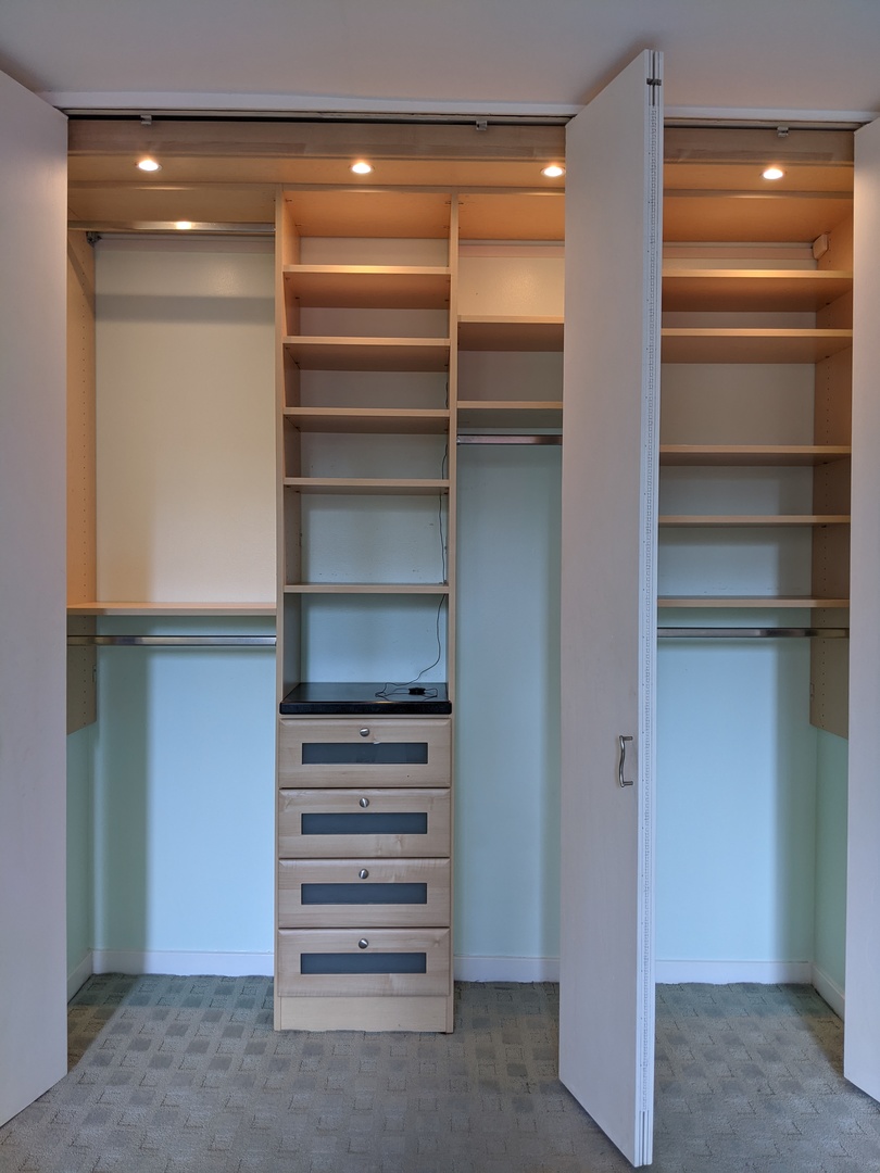 211 E Ohio Street Unit: 1213