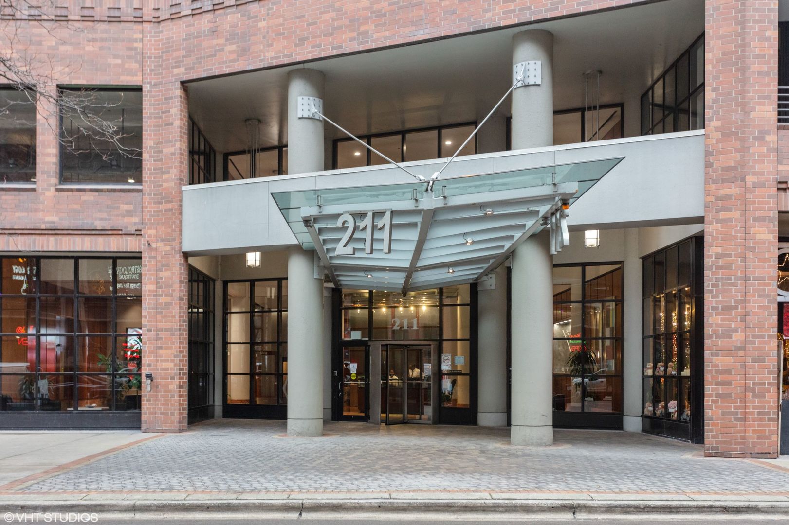 211 E Ohio Street Unit: 1213