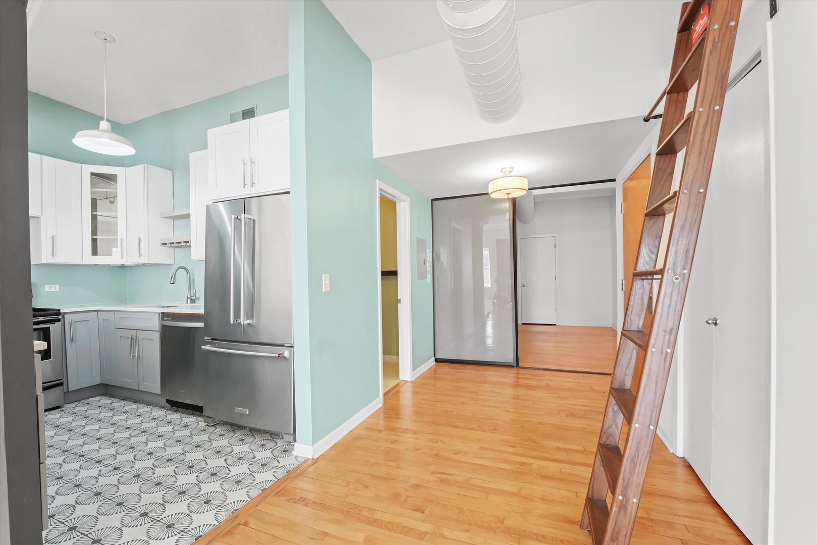 3323 N Paulina Street Unit: 3D