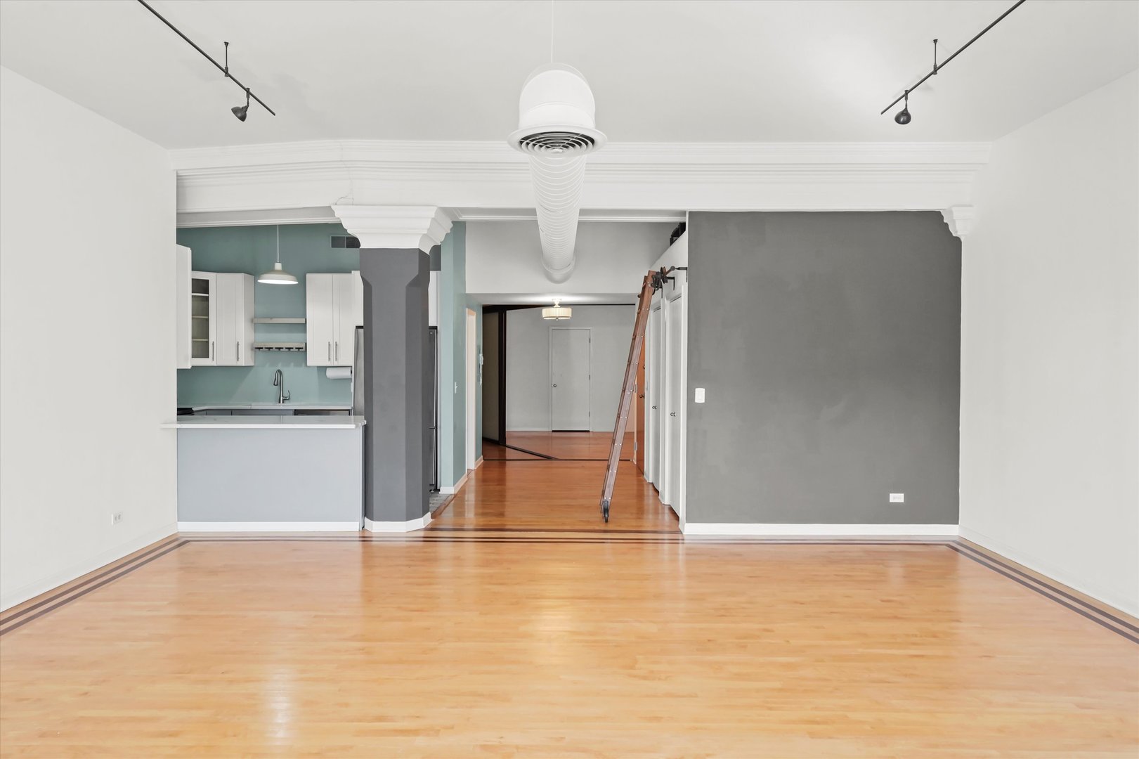 3323 N Paulina Street Unit: 3D