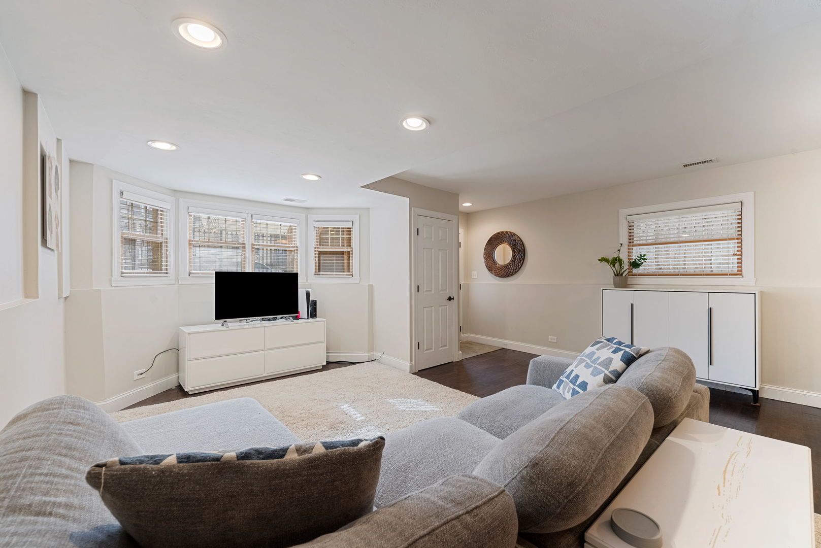 1728 W Barry Avenue Unit: 1