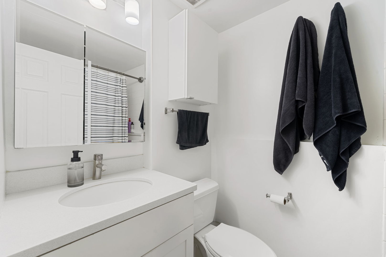 1728 W Barry Avenue Unit: 1