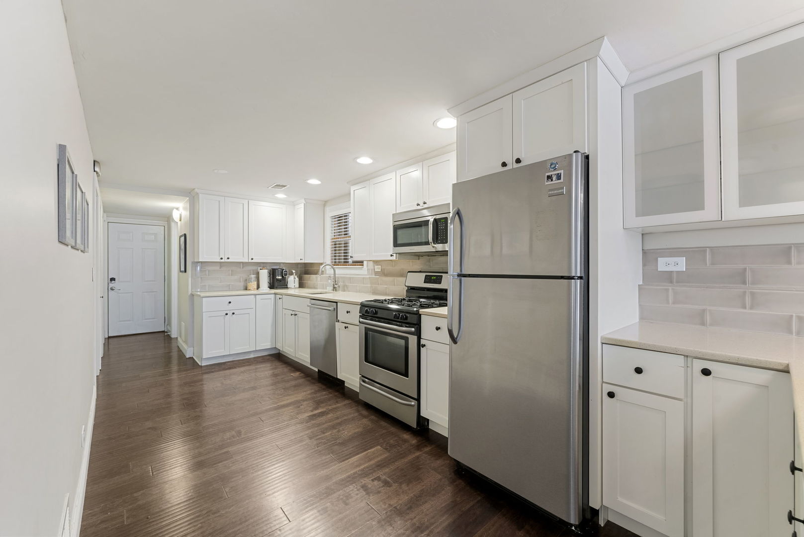 1728 W Barry Avenue Unit: 1
