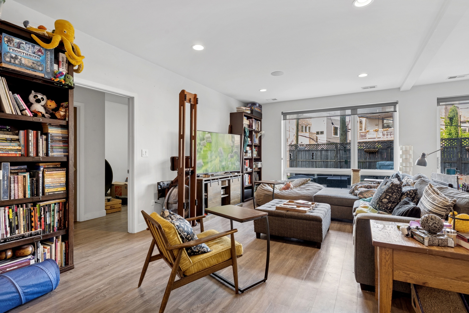 4027 N Broadway Street Unit: 204