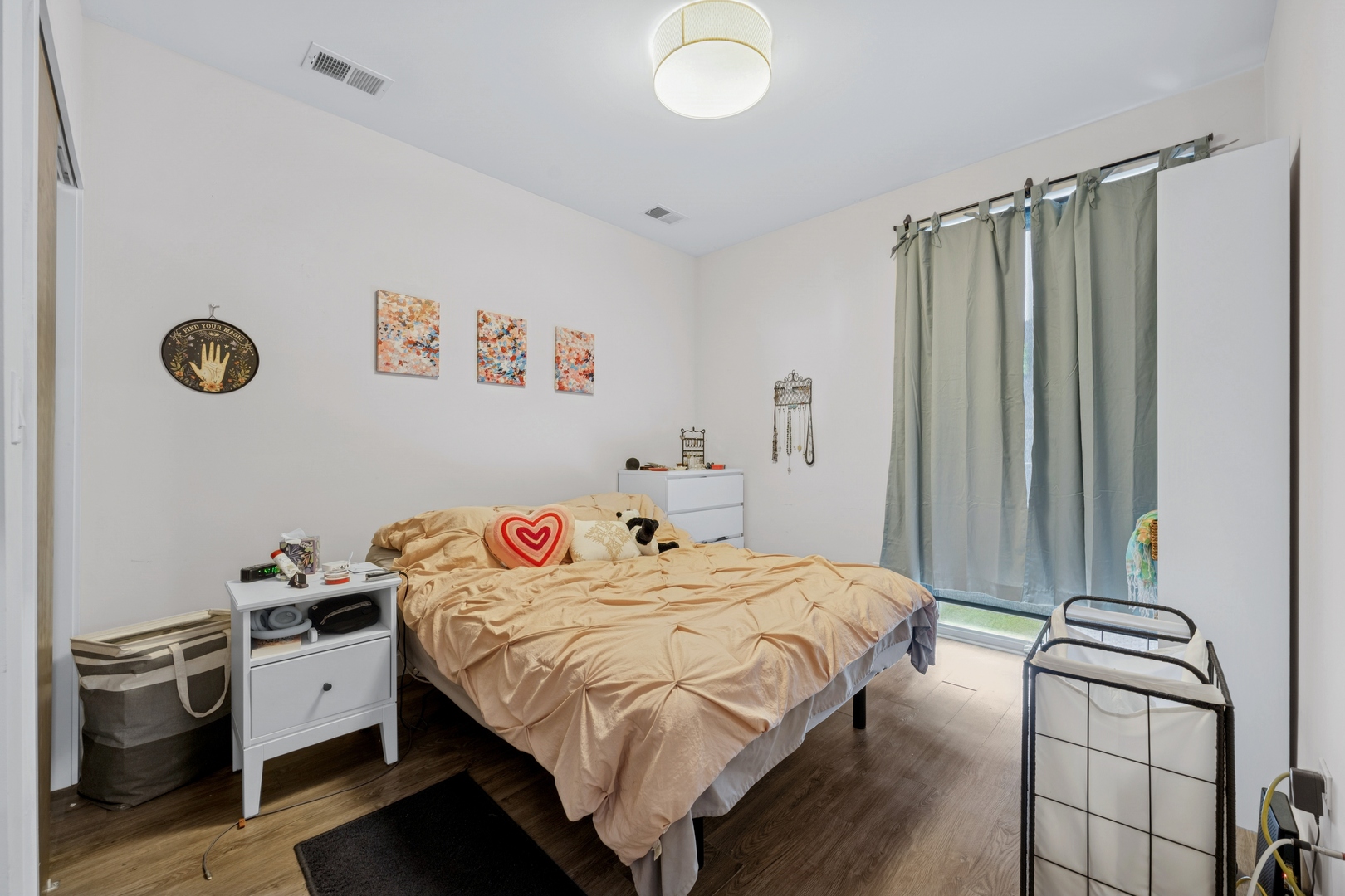 4027 N Broadway Street Unit: 204