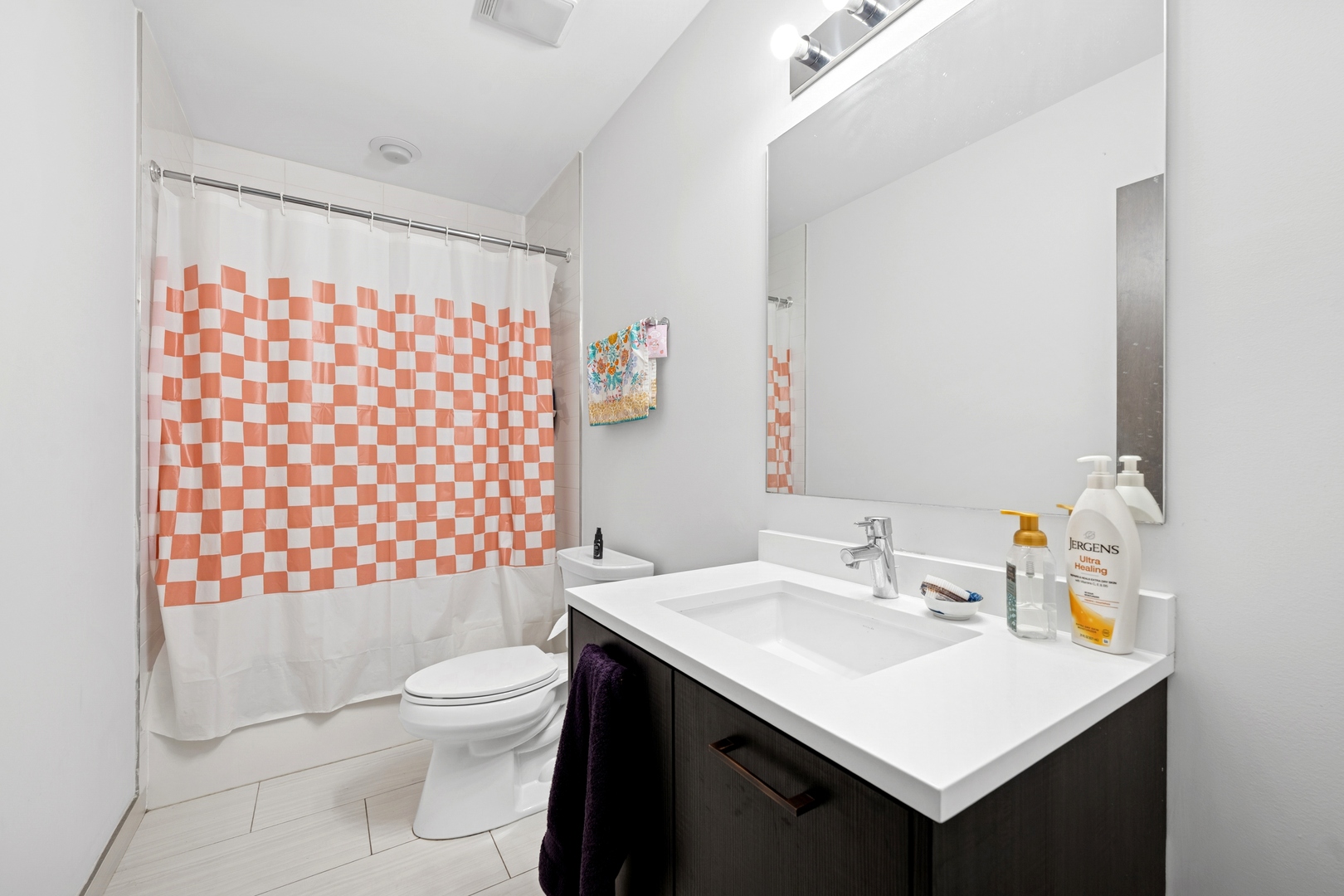 4027 N Broadway Street Unit: 204