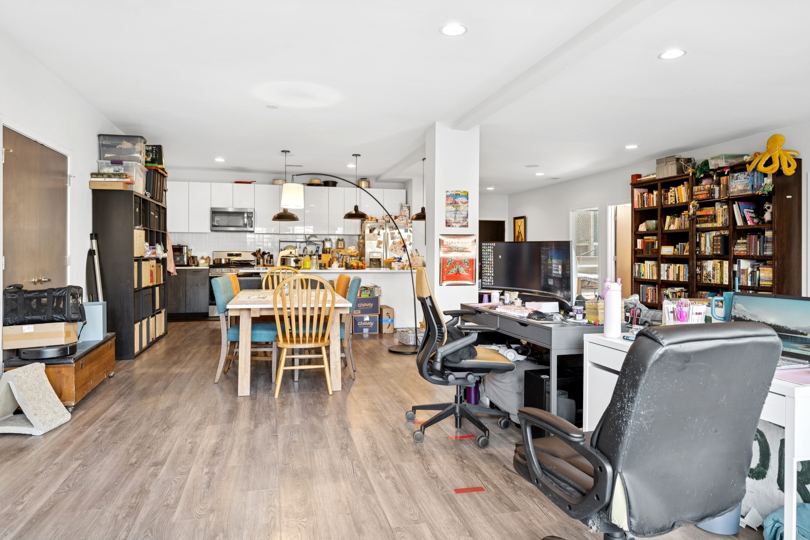 4027 N Broadway Street Unit: 204