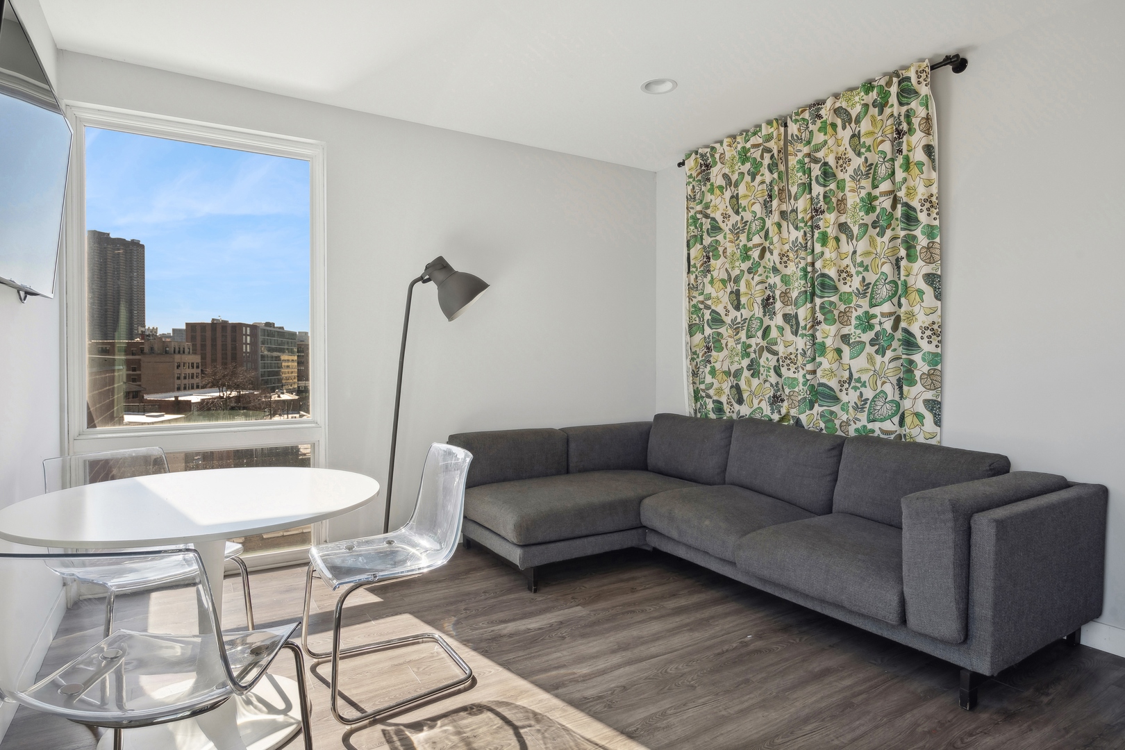 4027 N Broadway Street Unit: 204