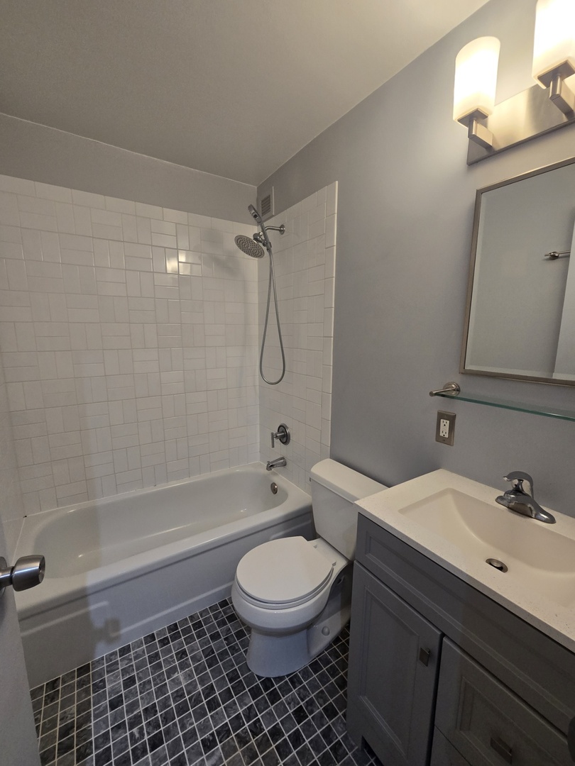 4343 N CLARENDON Avenue Unit: 1301