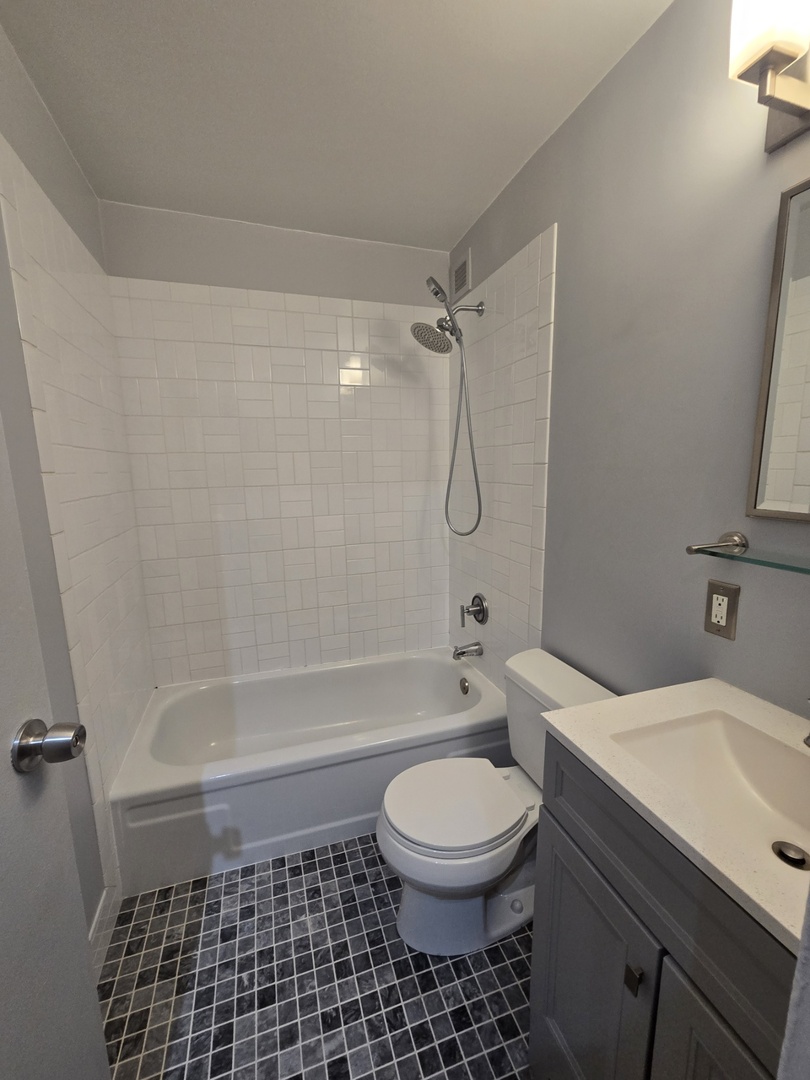 4343 N CLARENDON Avenue Unit: 1301