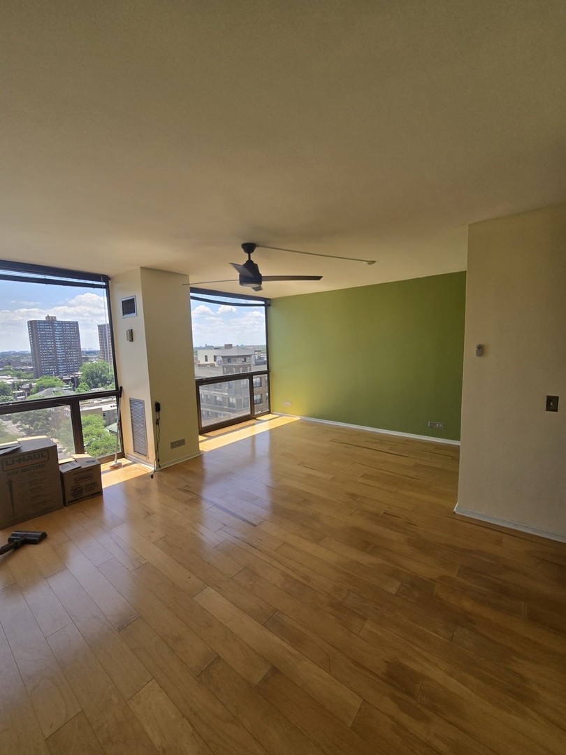 4343 N CLARENDON Avenue Unit: 1301