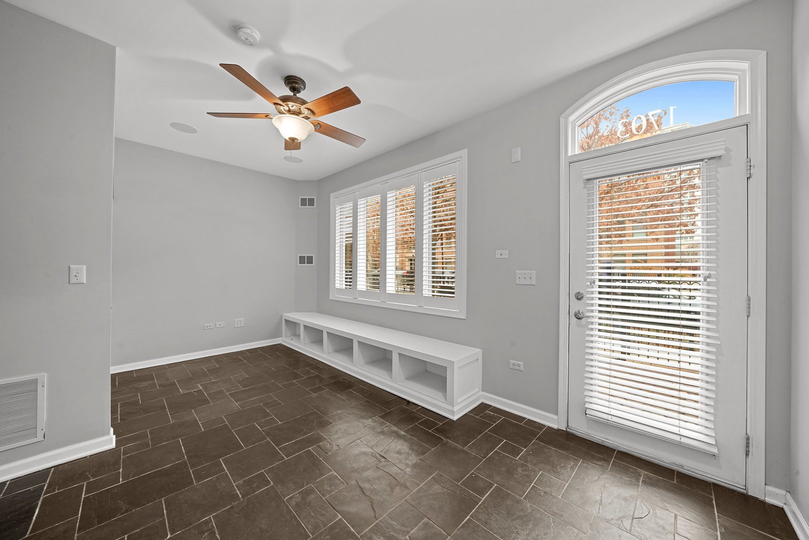 1703 S Prairie Avenue