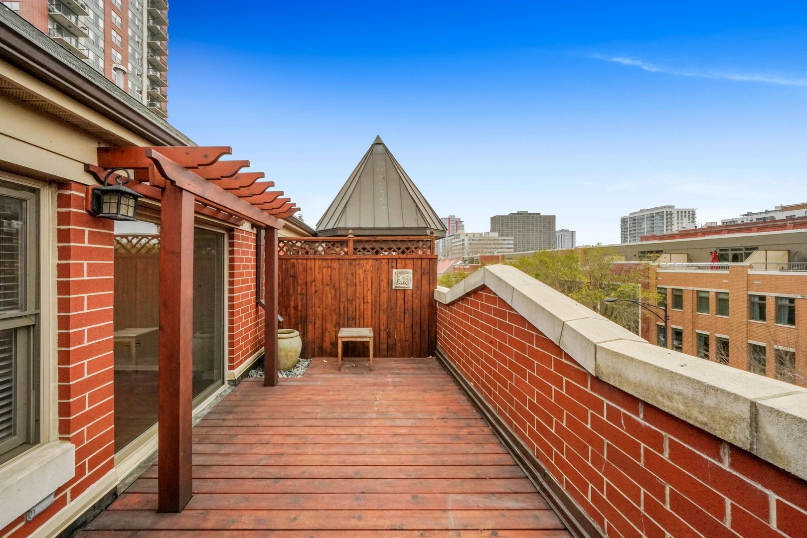 1703 S Prairie Avenue