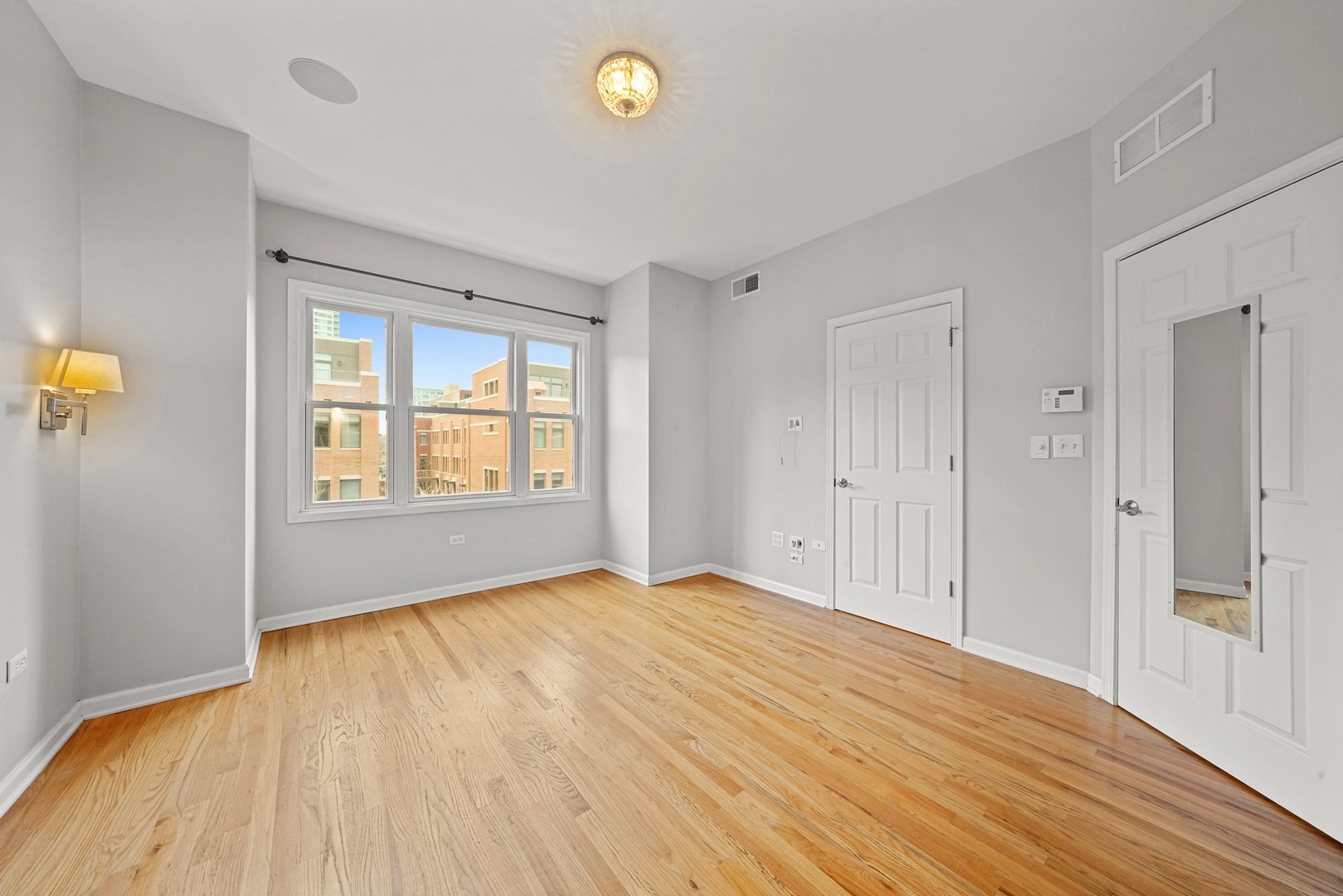 1703 S Prairie Avenue