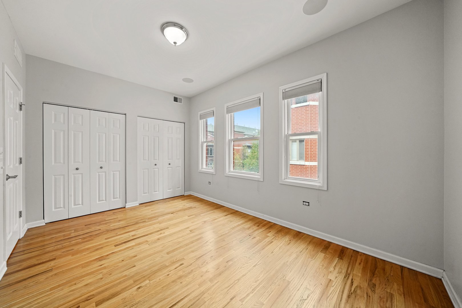 1703 S Prairie Avenue