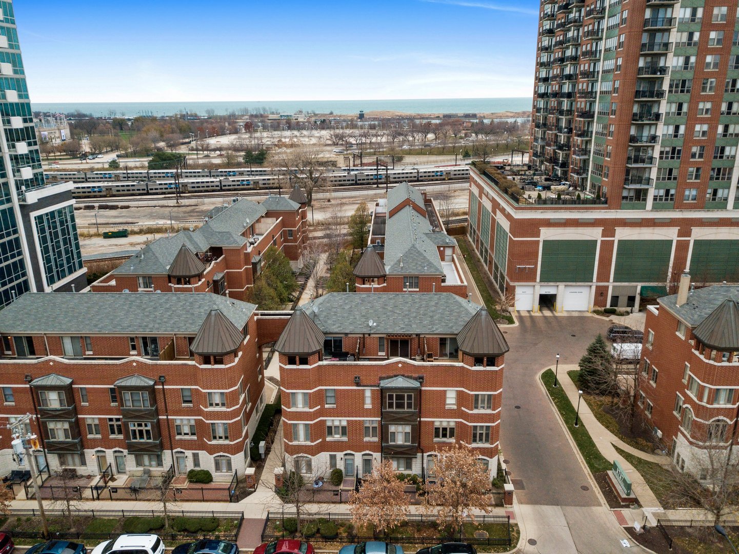 1703 S Prairie Avenue