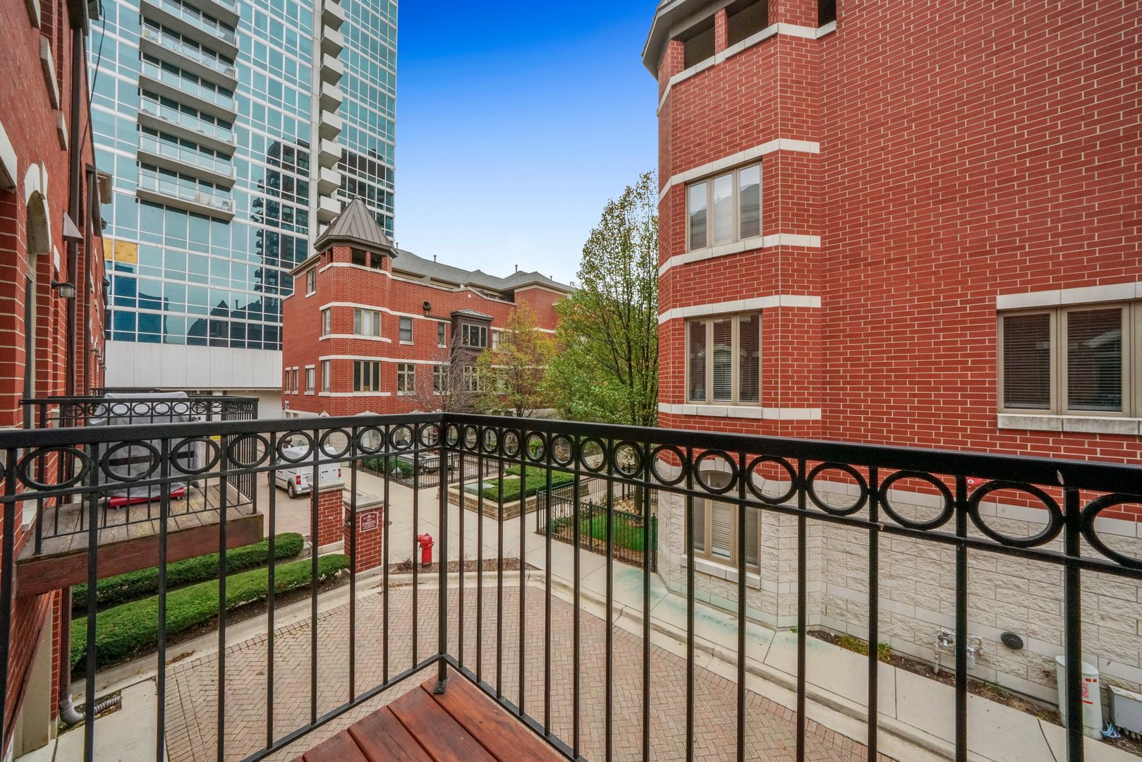 1703 S Prairie Avenue