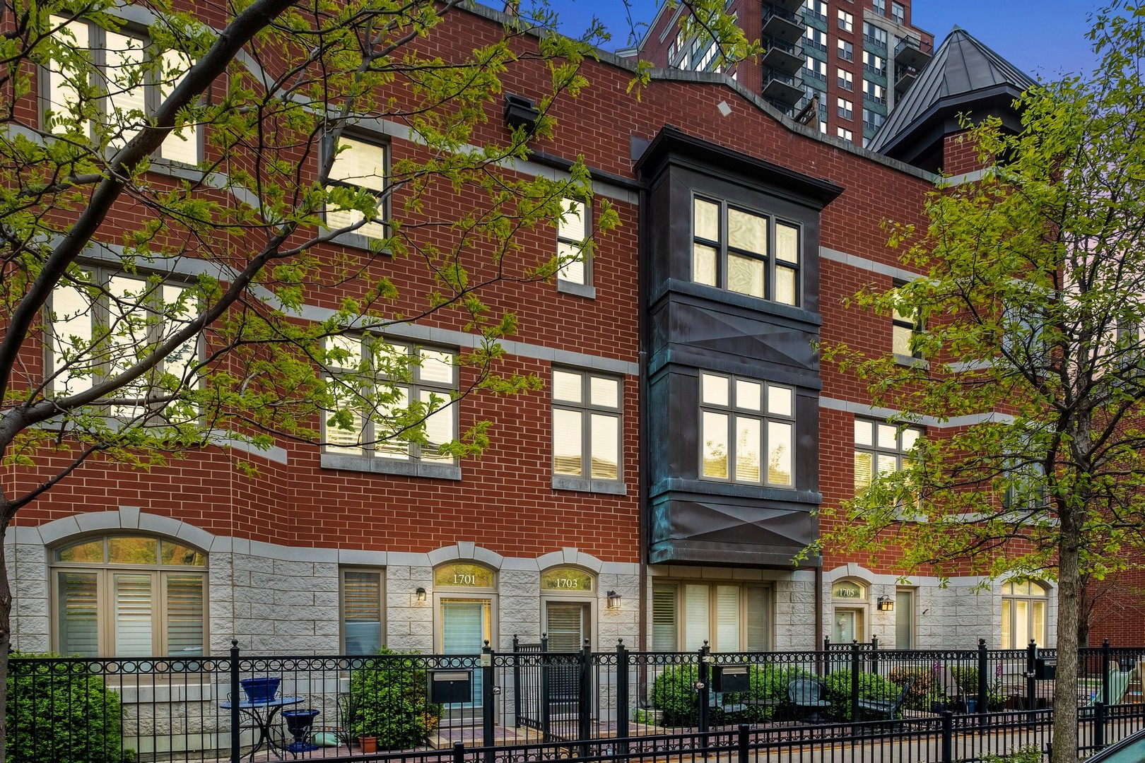 1703 S Prairie Avenue