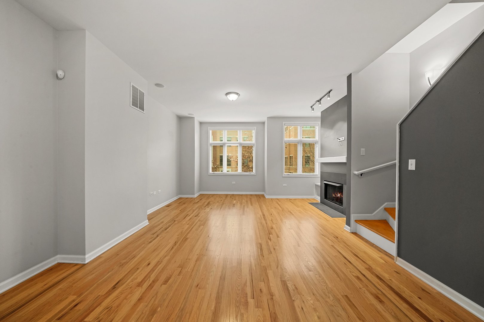 1703 S Prairie Avenue