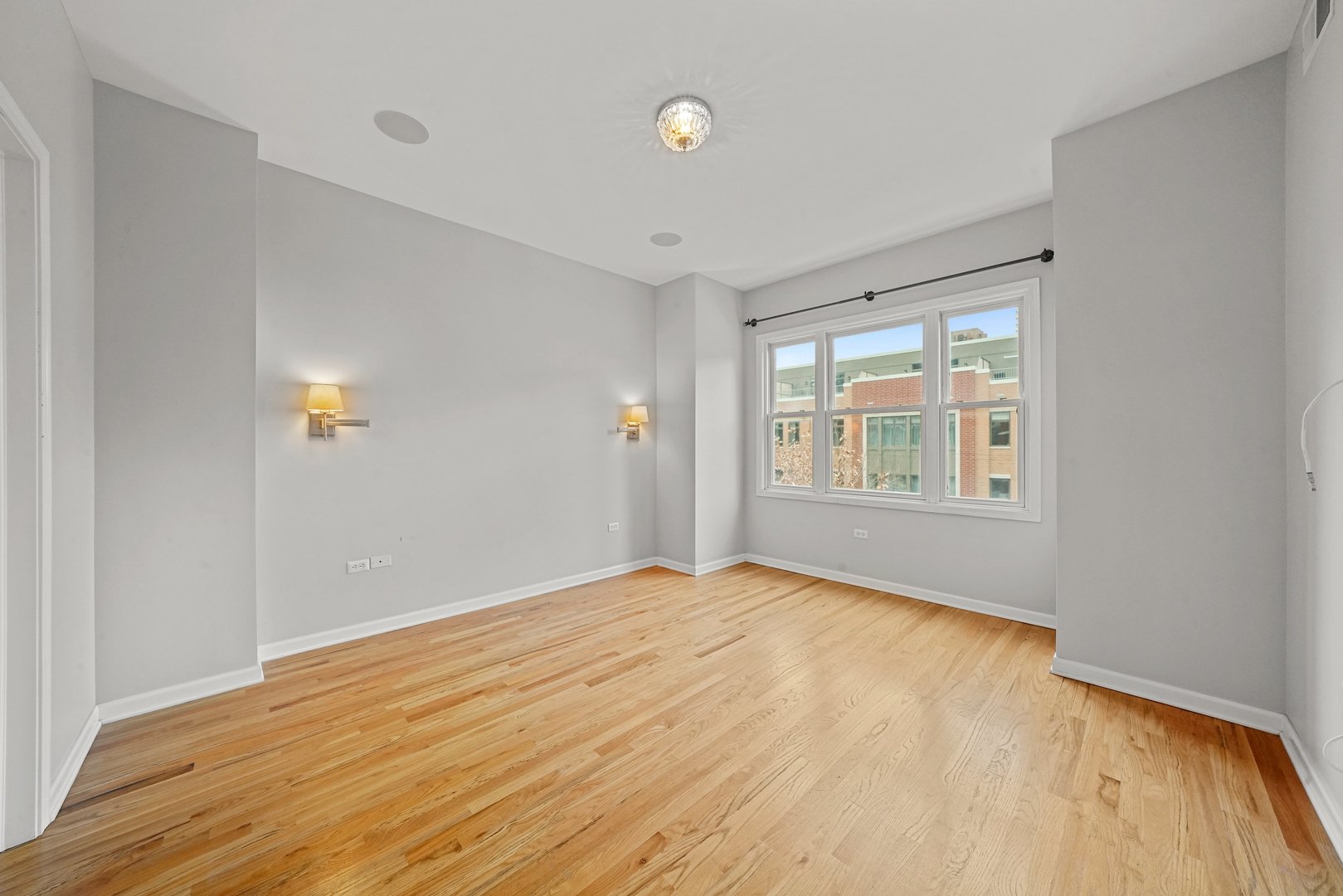 1703 S Prairie Avenue