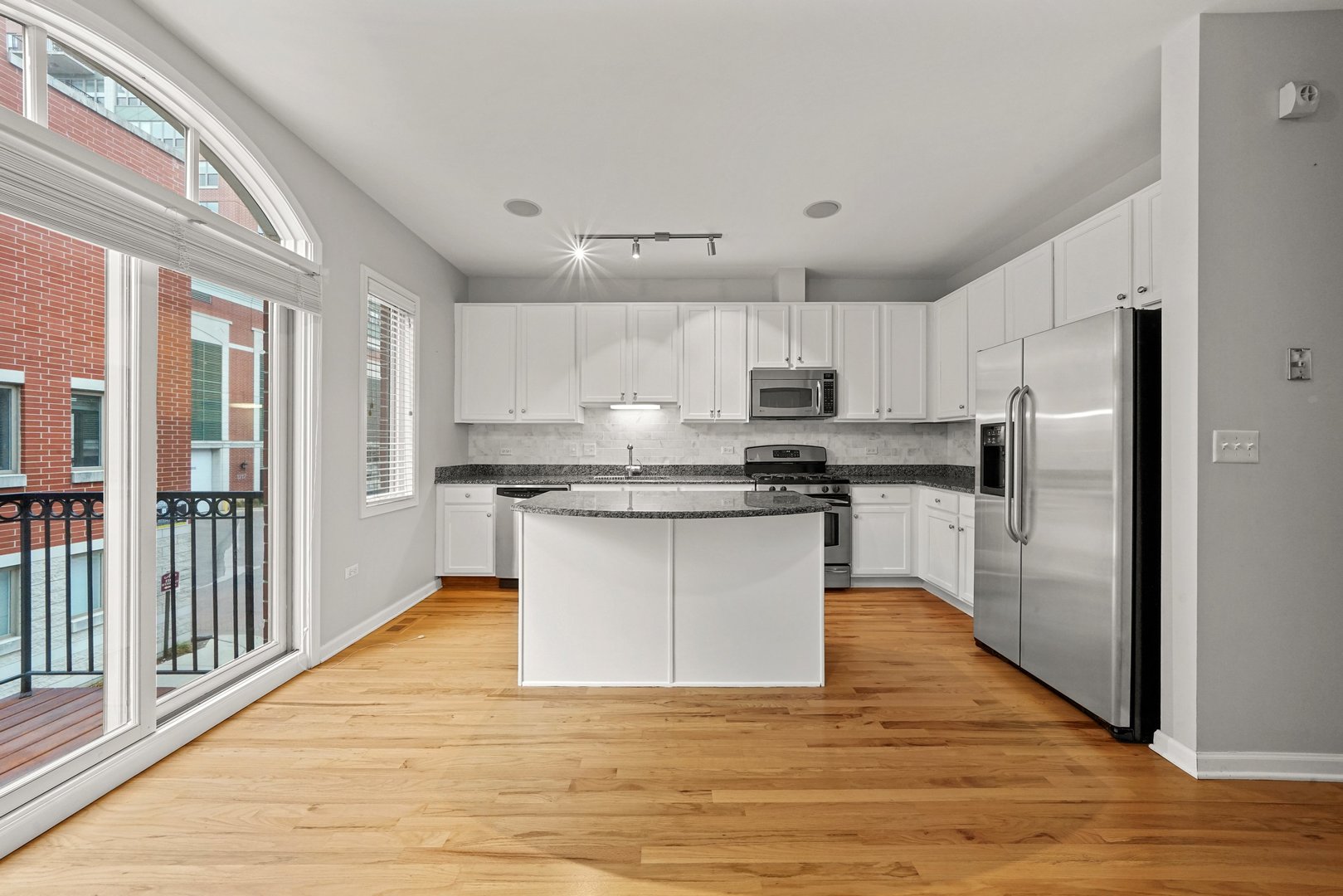 1703 S Prairie Avenue