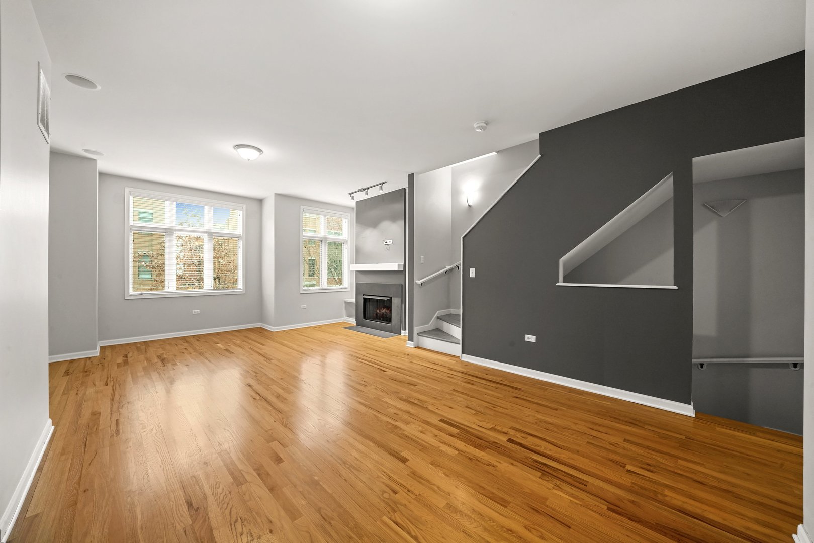 1703 S Prairie Avenue