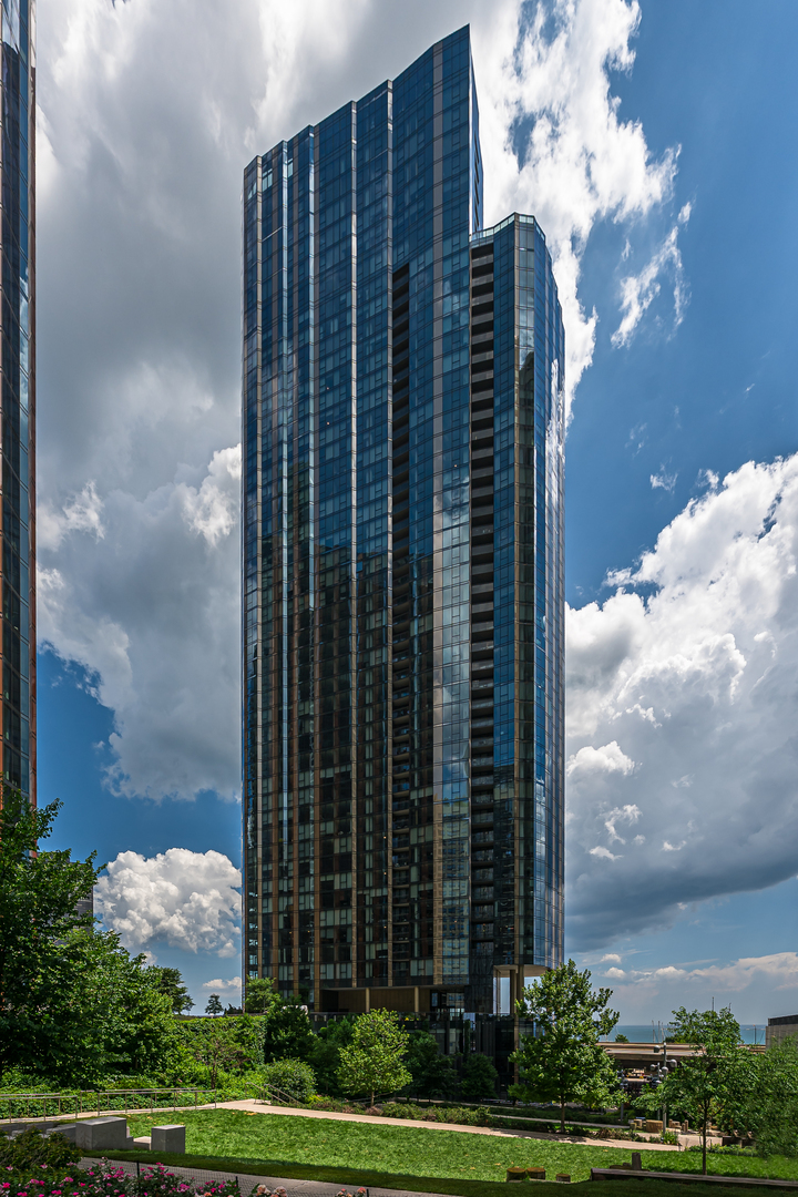 211 N Harbor Drive Unit: 2101