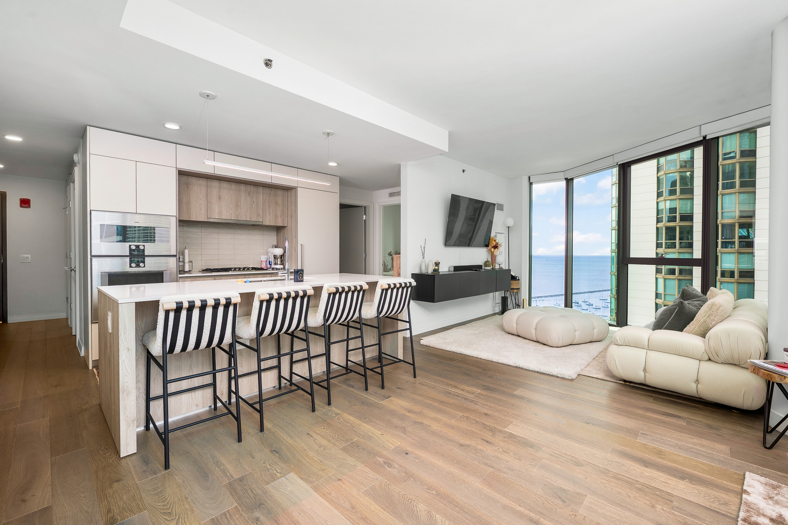 211 N Harbor Drive Unit: 2101