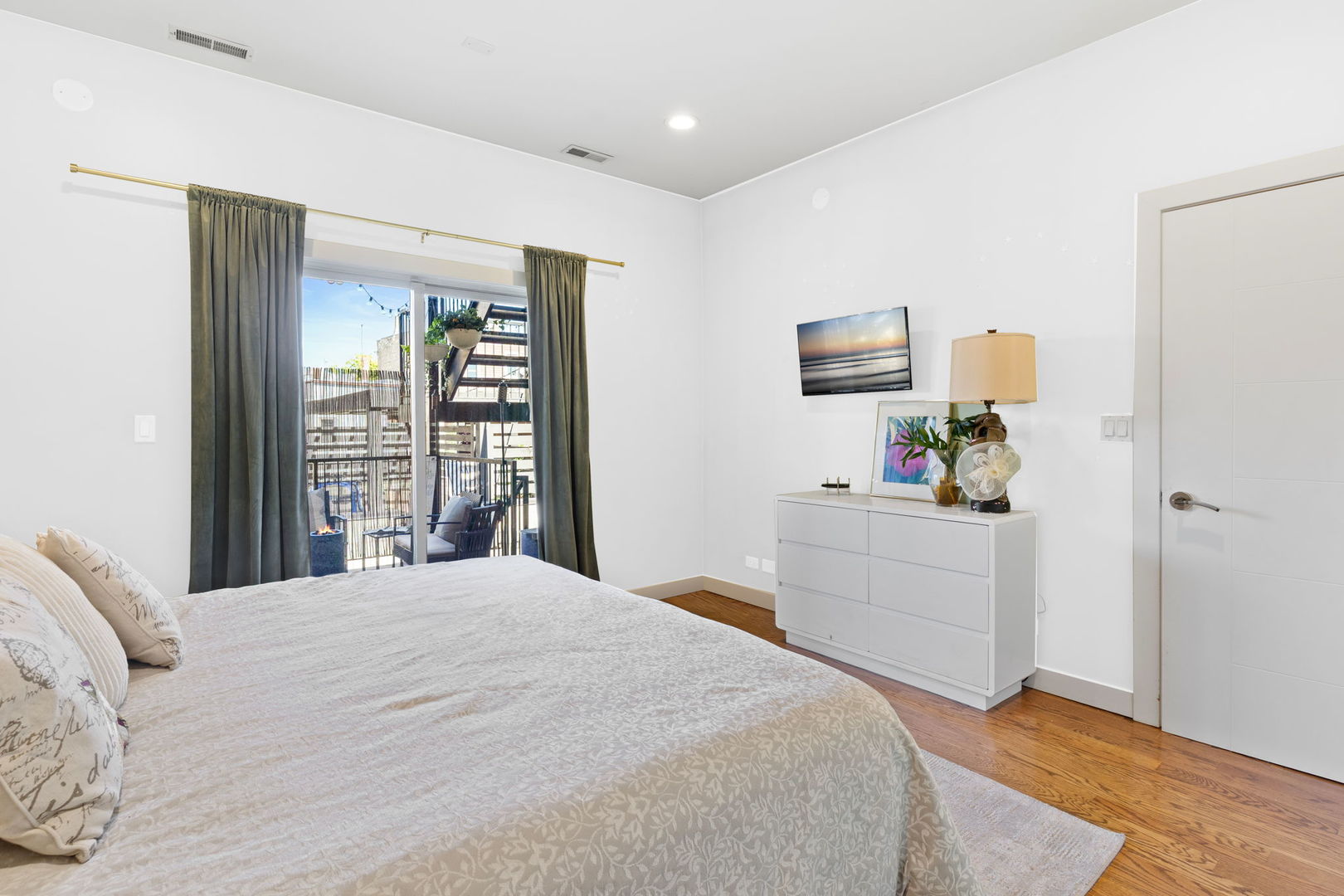 2708 W Thomas Street Unit: 2