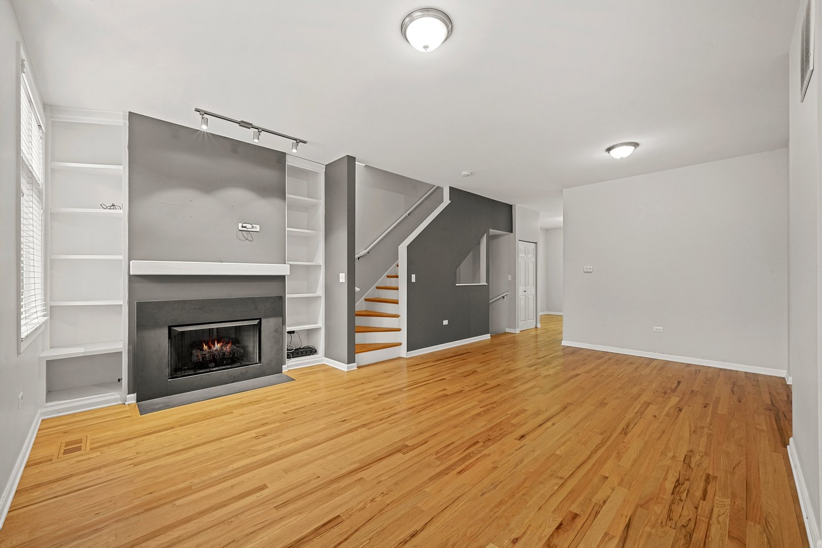 1703 S Prairie Avenue