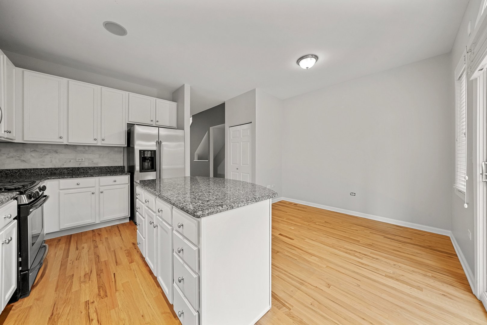 1703 S Prairie Avenue