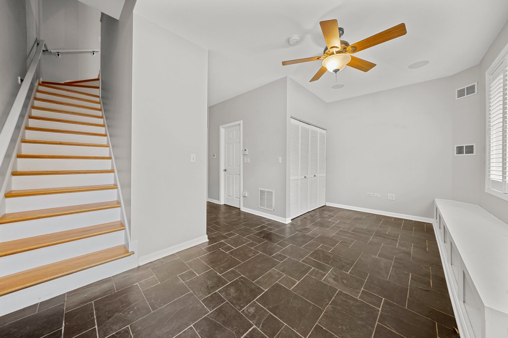 1703 S Prairie Avenue