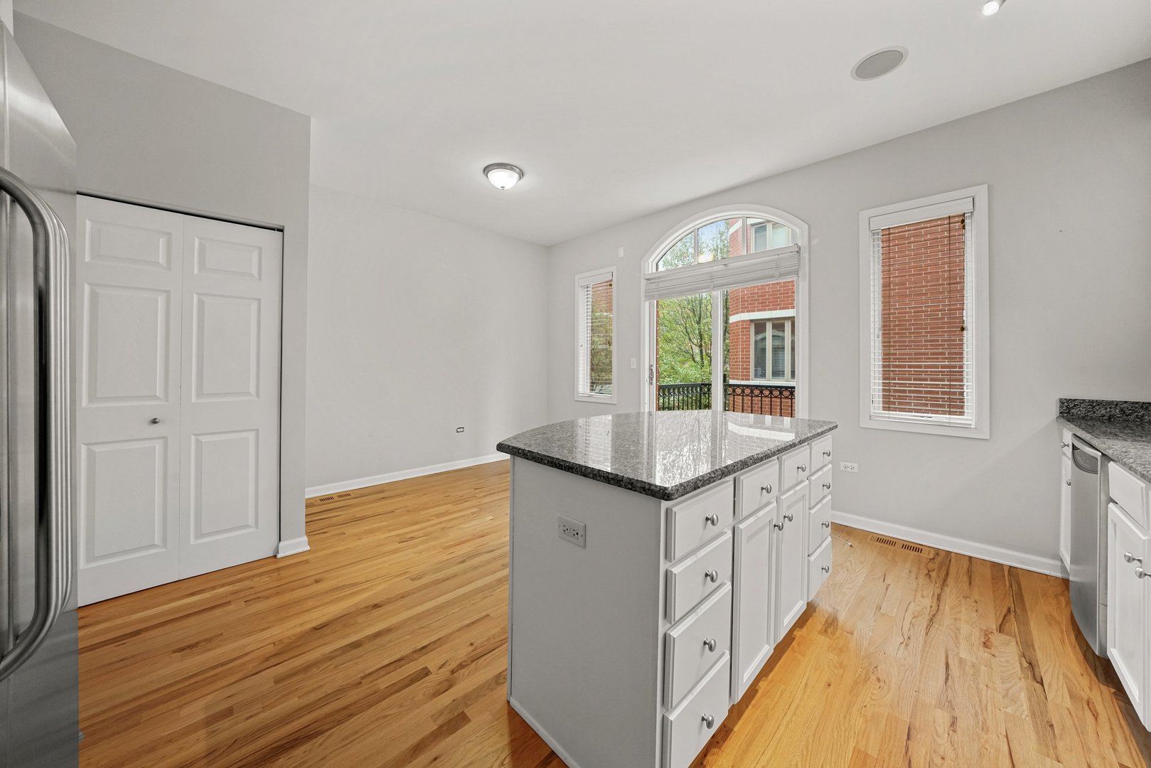 1703 S Prairie Avenue