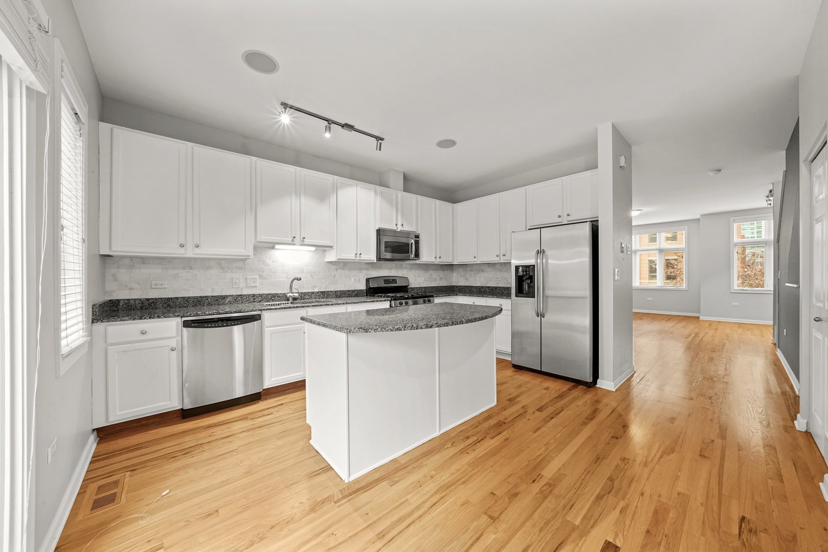 1703 S Prairie Avenue