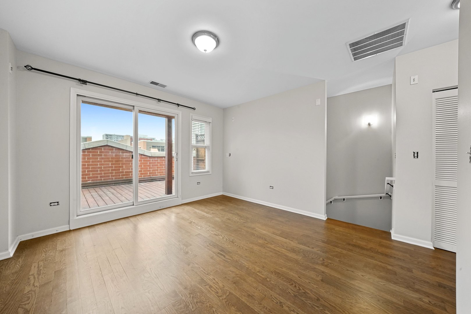 1703 S Prairie Avenue