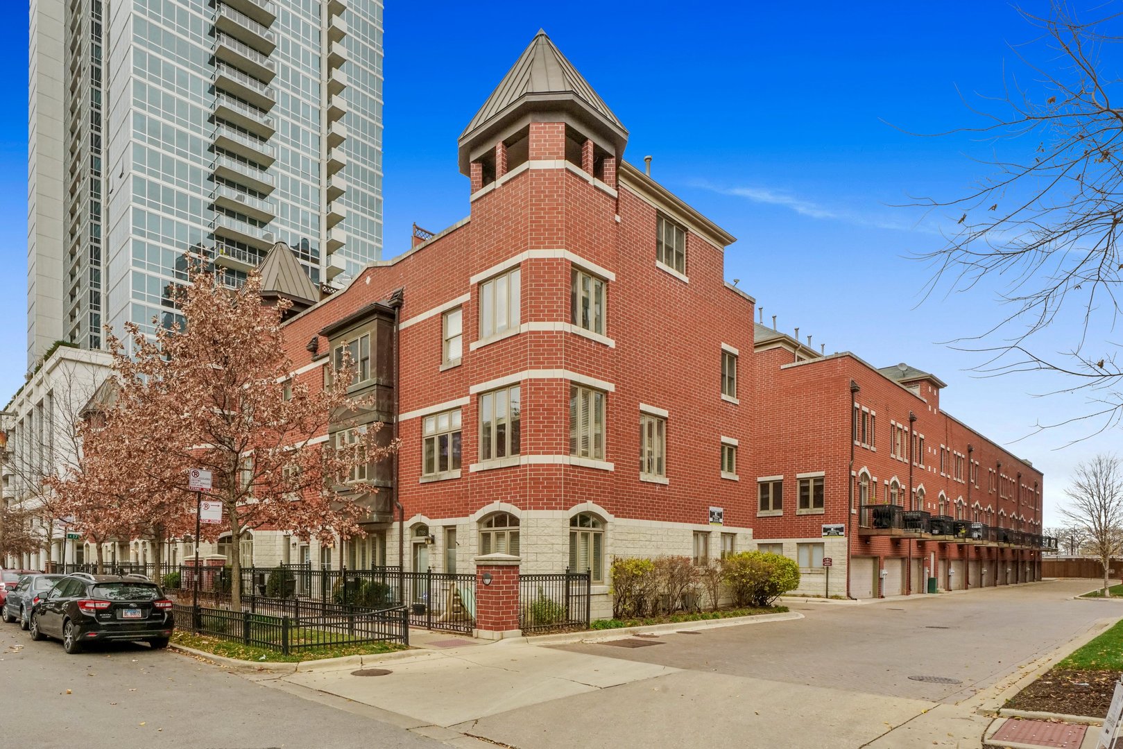 1703 S Prairie Avenue