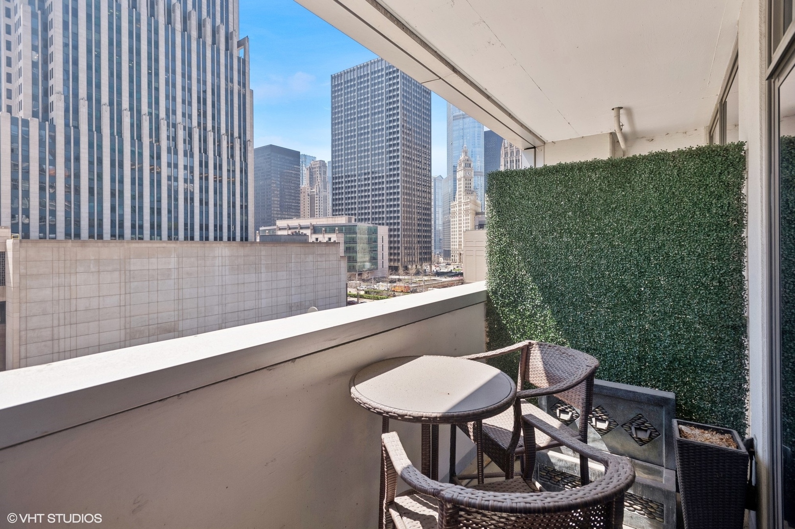 240 E Illinois Street Unit: 607