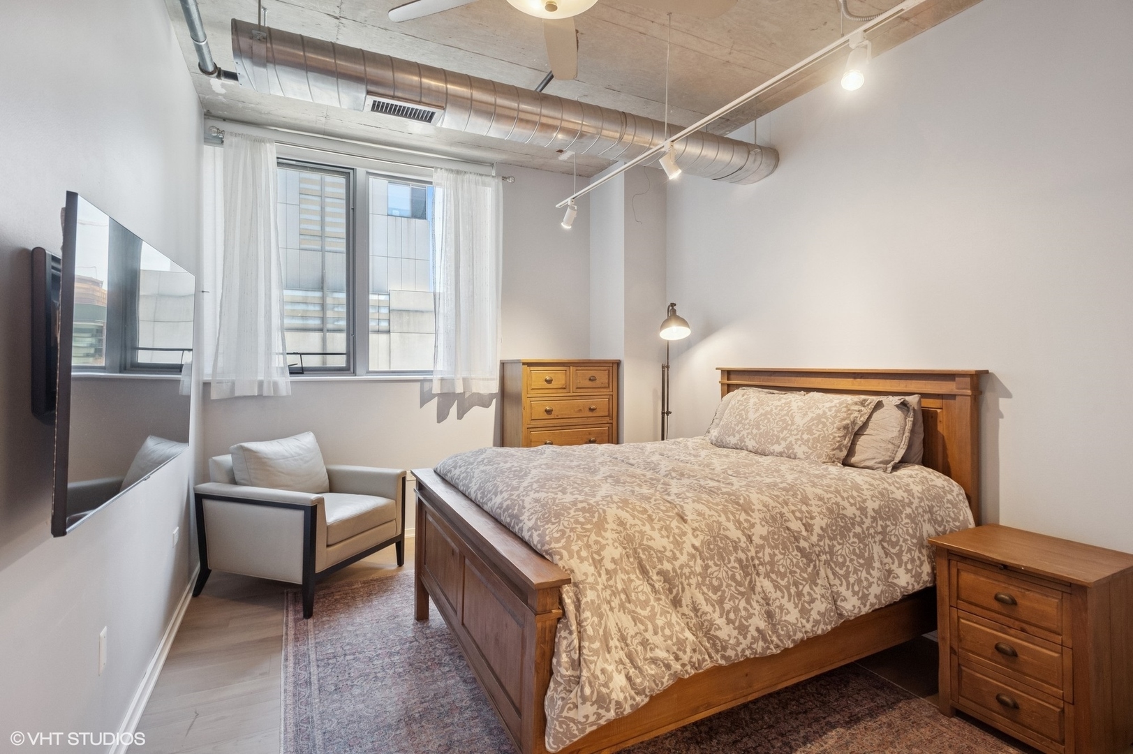 240 E Illinois Street Unit: 607