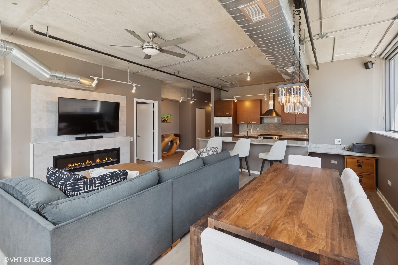 240 E Illinois Street Unit: 607