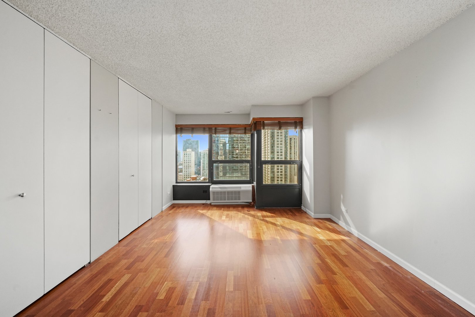 30 E Huron Street Unit: 1904