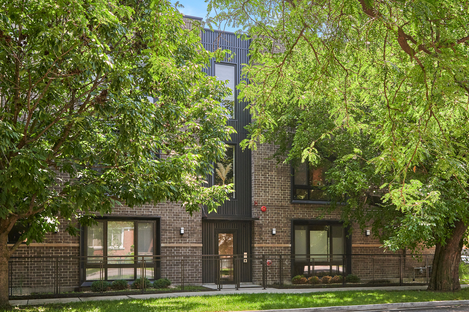 4153 W Melrose Avenue Unit: 1E
