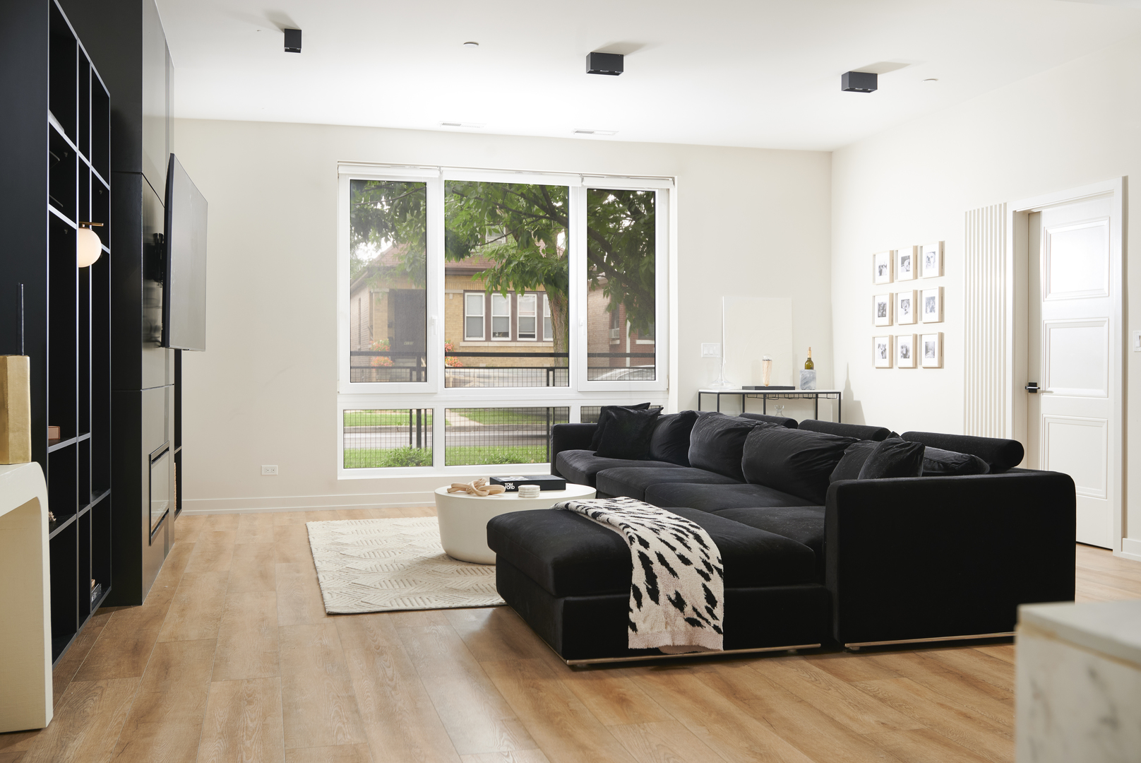 4153 W Melrose Avenue Unit: 1E