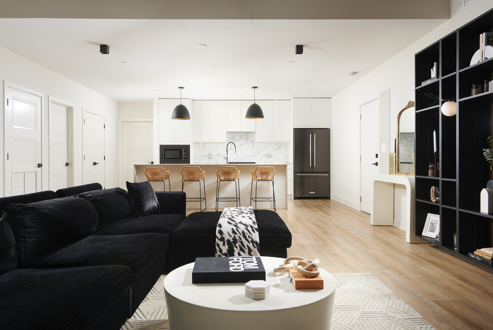 4153 W Melrose Avenue Unit: 1E