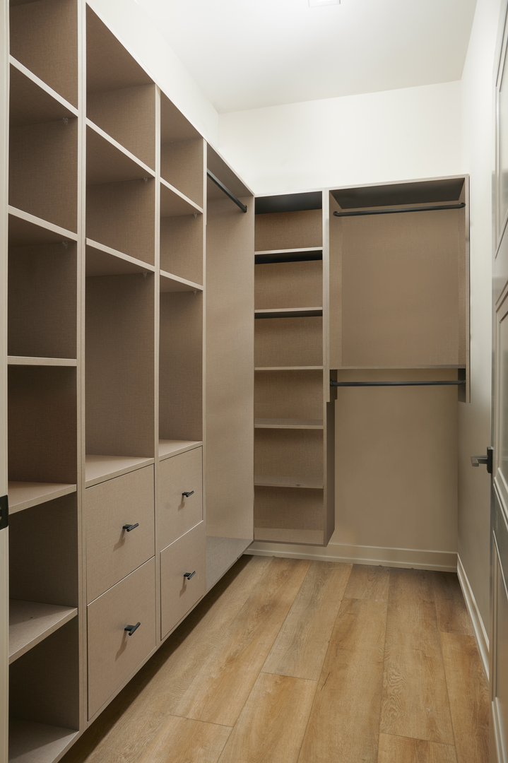 4153 W Melrose Avenue Unit: 1E