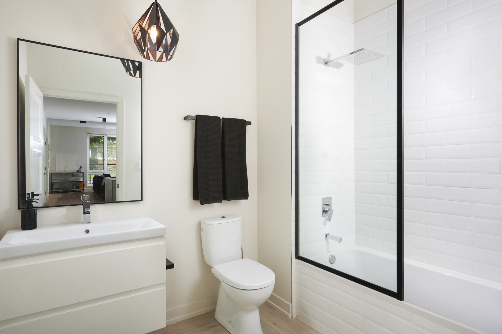 4153 W Melrose Avenue Unit: 1E